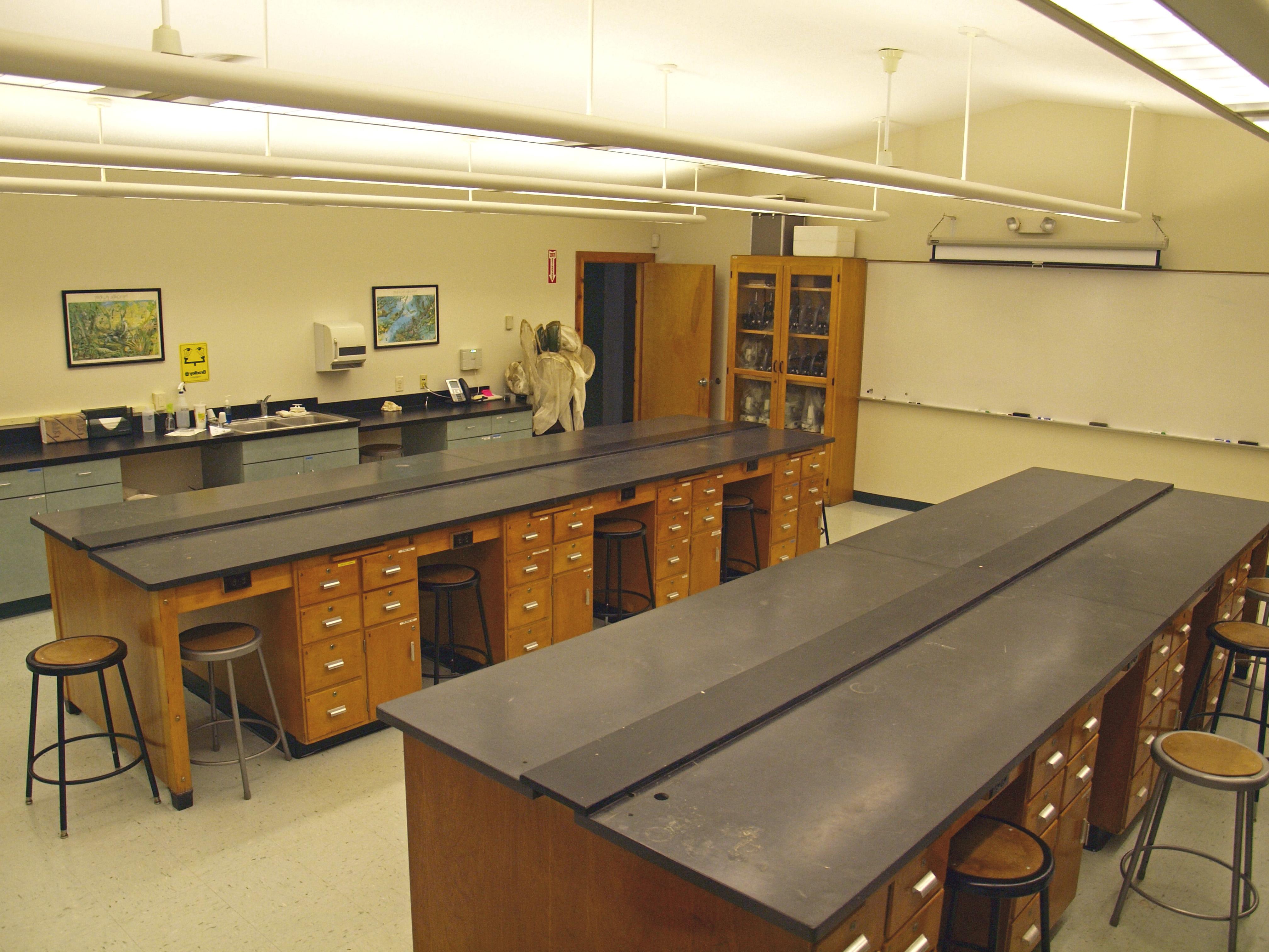 An empty classroom/lab at the Nature Center